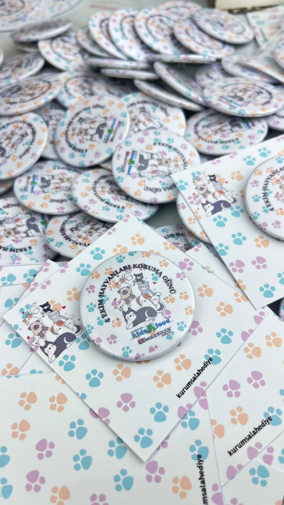 Özel Tasarım Hayvan Hakları Koruma Günü Rozet Kartlı