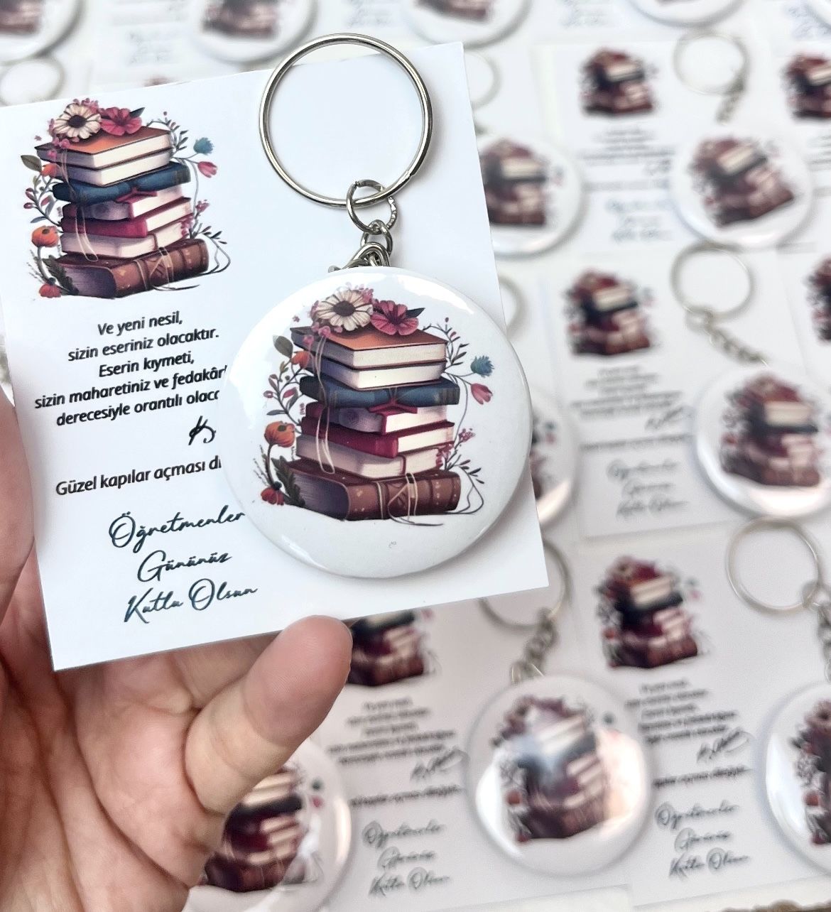 ÖĞRETMENLER GÜNÜ AÇACAKLI ANAHTARLIK 44MM